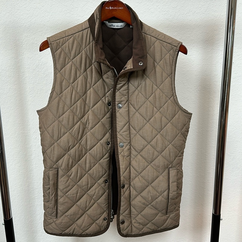PETER MILLAR ESSEX QUILTED TRAVELER VEST- MALT